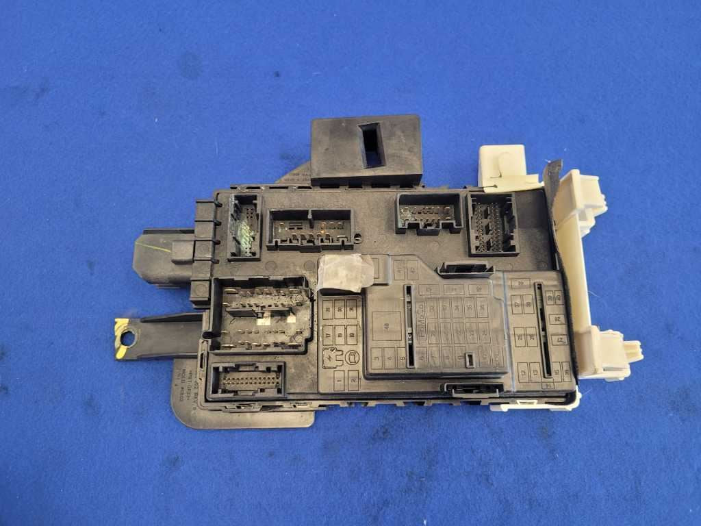 2013 Ford Mustang GT500 Coupe Smart Box Passenger Fuse Junction 2634 - The Parts Farm