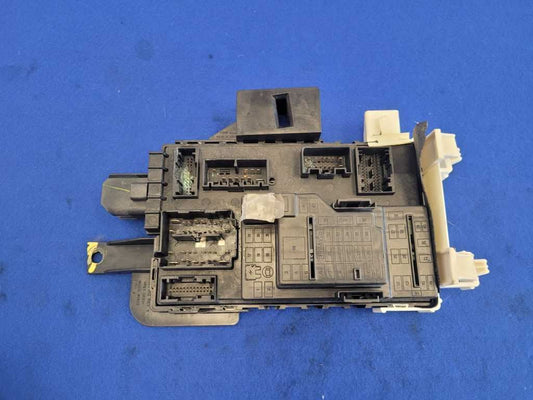 2013 Ford Mustang GT500 Coupe Smart Box Passenger Fuse Junction 2634 - The Parts Farm