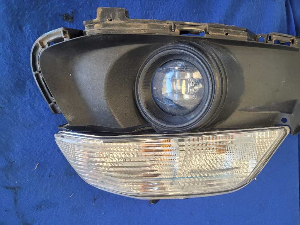2015-2017 Ford Mustang GT Passenger Corner Park Light Bumper Turn Signal 2638 - The Parts Farm