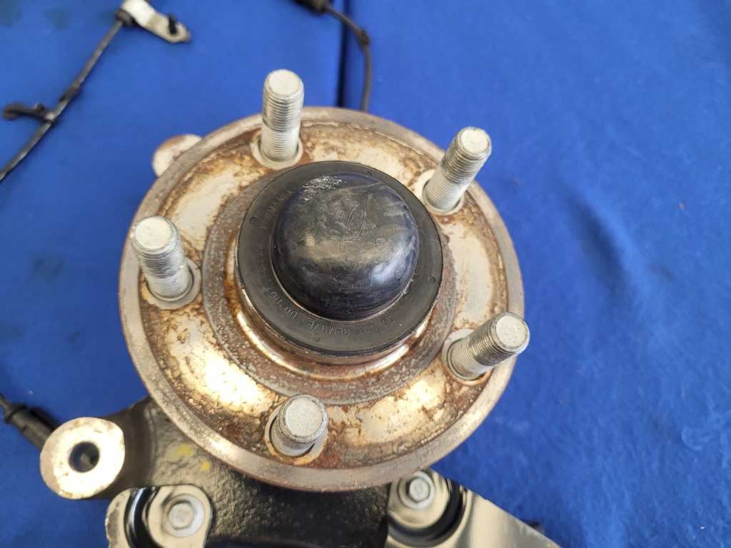 2015-2017 Ford Mustang GT S550 Passenger Front PP1 Spindle Knuckle Hub 2643 - The Parts Farm