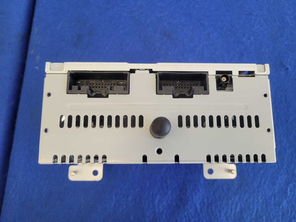 2016 Ford Mustang GT S550 Audio Radio SYNC Receiver Screen AM FM Face Plate 2643 - The Parts Farm