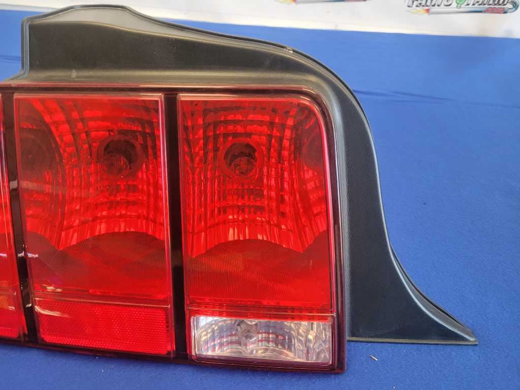 2005-2009 Ford Mustang GT Driver Left Taillight Rear Lane Lamp Light Brake 2645 - The Parts Farm