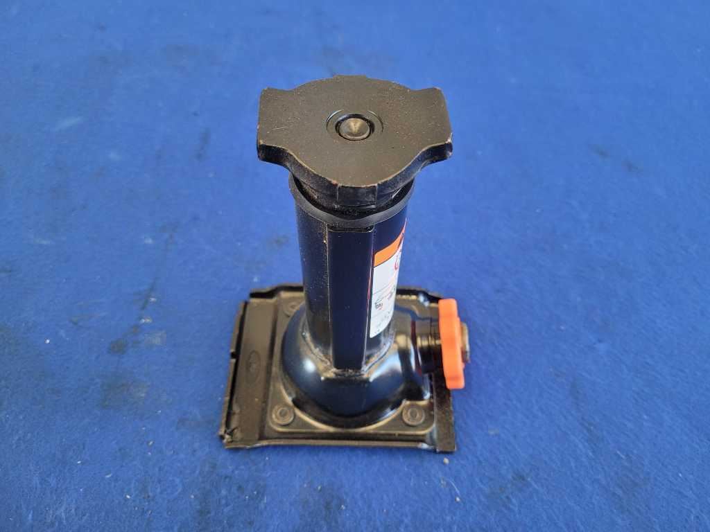 2022 Ford F250SD Pickup Truck Emergency Scissor Jack Roadside 2581 - The Parts Farm