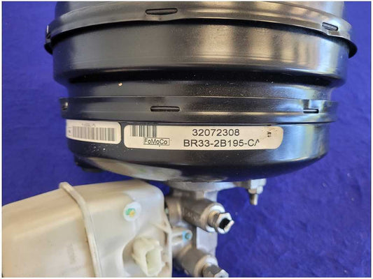 2011-2014 Ford Mustang GT 5.0L Power Brake Booster A/T Master Cylinder 2715