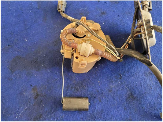 2003-2004 Ford Mustang Mach 1 4.6L Rear Fuel Pump Hat Gas 2836