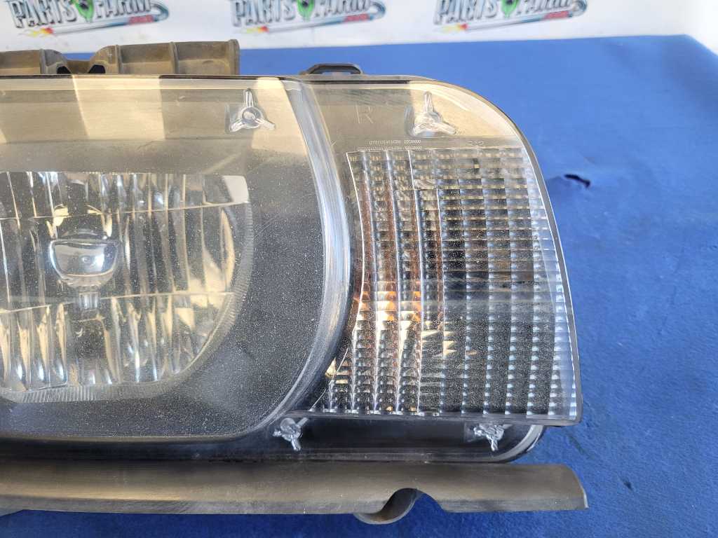 2010-2013 Chevrolet Camaro SS Passenger RH Headlight Lamp Light 2626 - The Parts Farm