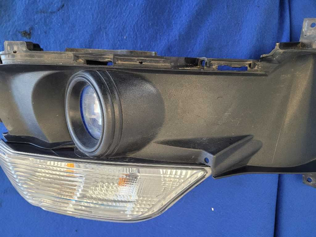 2015-2017 Ford Mustang GT Passenger Corner Park Light Bumper Turn Signal 2638 - The Parts Farm
