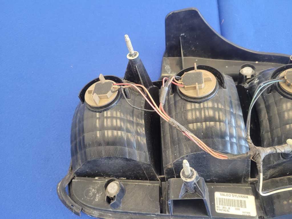 2005-2009 Ford Mustang GT 4.6L Passenger Rear Taillight Lamp Light Brake 2645 - The Parts Farm