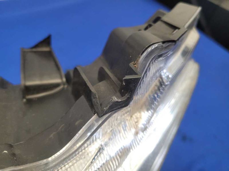 2011-2012 Nissan Leaf Passenger Front Headlight Lamp Light *Broken Tabs* 1856 - The Parts Farm