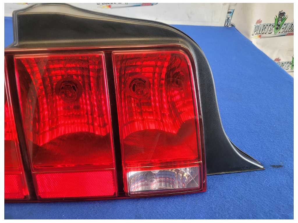 2005-2009 Ford Mustang GT GT500 Driver Left Taillight Rear Lamp Brake Light 2590 - The Parts Farm