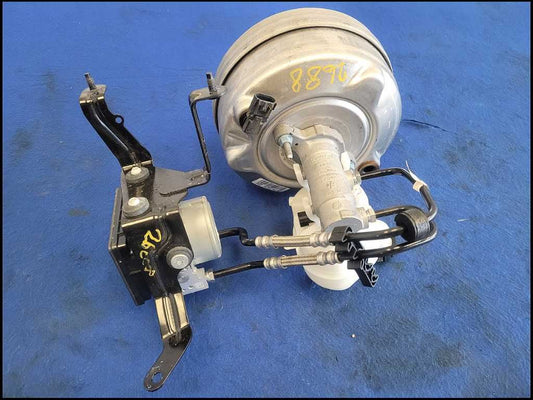 2021-2022 Ford Mustang GT S550 ABS Module Anti-Lock Brakes Pump A/T 2688