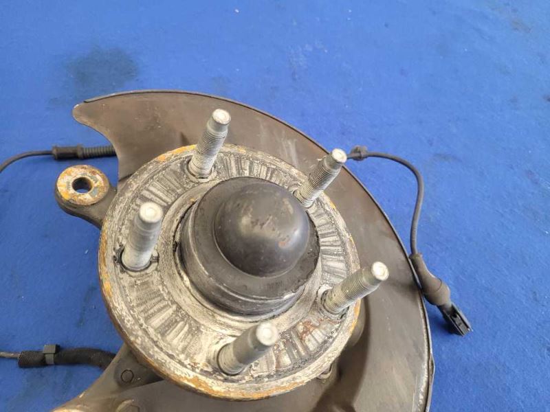 2005-2009 Ford Mustang GT 4.6L Passenger Front Spindle Knuckle Hub 2496 - The Parts Farm