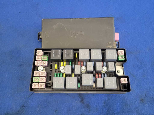 2006 Ford Mustang GT Fuse Box Plug Power Distribution Front Engine 2496