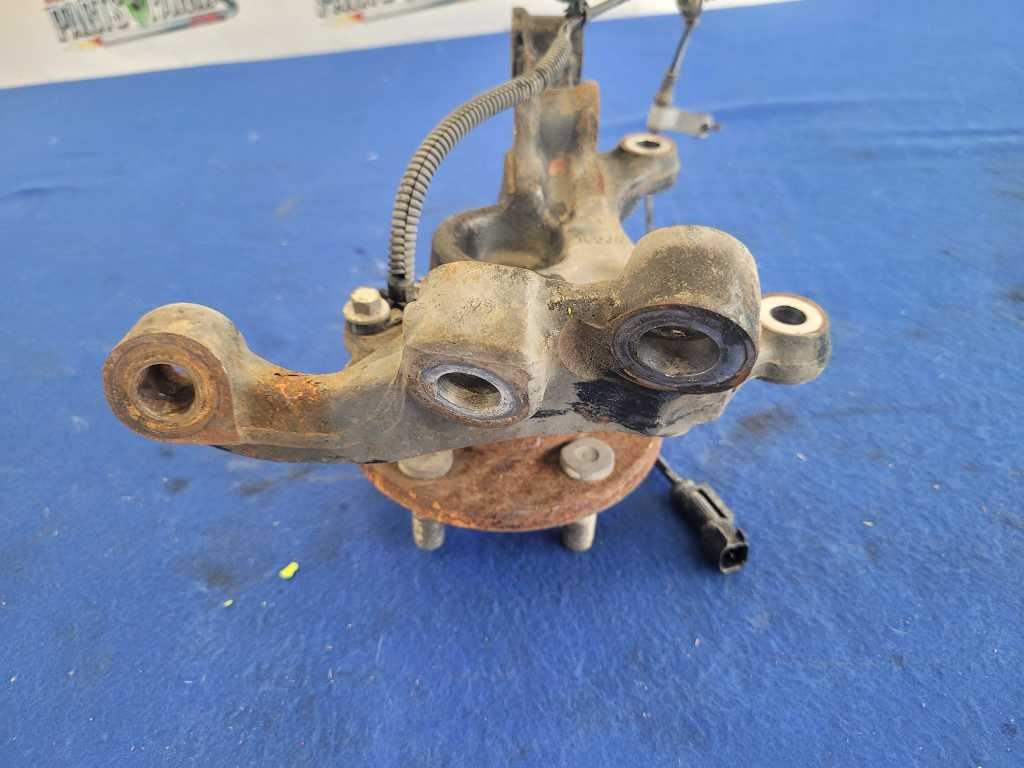 2015-2017 Ford Mustang GT S550 Passenger Front Spindle Knuckle Hub 2616 - The Parts Farm