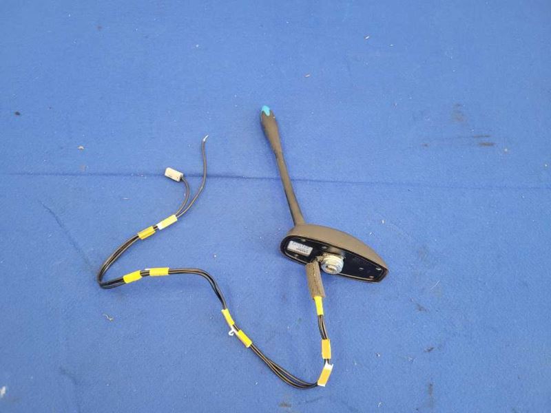 2011-2012 Nissan Leaf Antenna Roof Mounted Black Rod Base 1856 - The Parts Farm