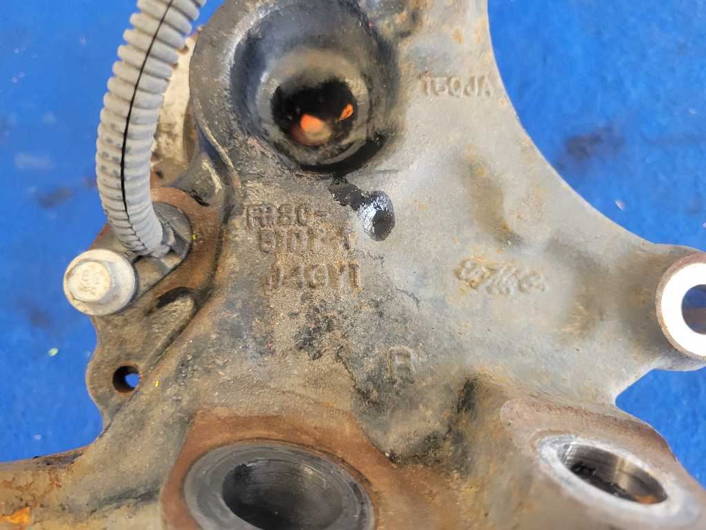 2015-2017 Ford Mustang GT S550 Passenger Front Spindle Knuckle Hub 2616 - The Parts Farm