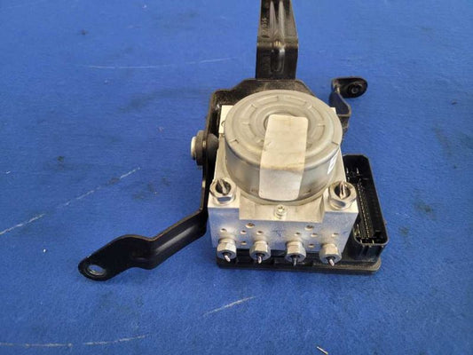 2019-2020 Ford Mustang GT S550 ABS Module Anti-Lock Brake A/T Pump 2622