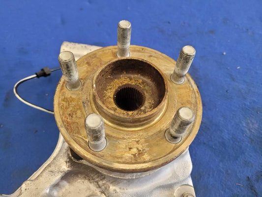 2020-2022 Ford Mustang Shelby GT500 Passenger Front Spindle Knuckle Hub 2672