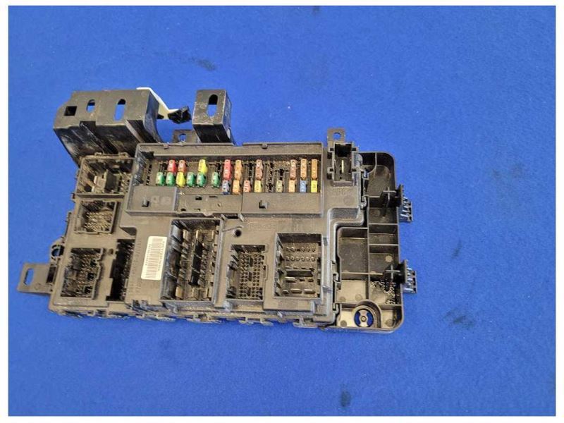 2020 Ford Mustang GT S550 Body Control Module BCM Fuse Smart Box 2587 - The Parts Farm