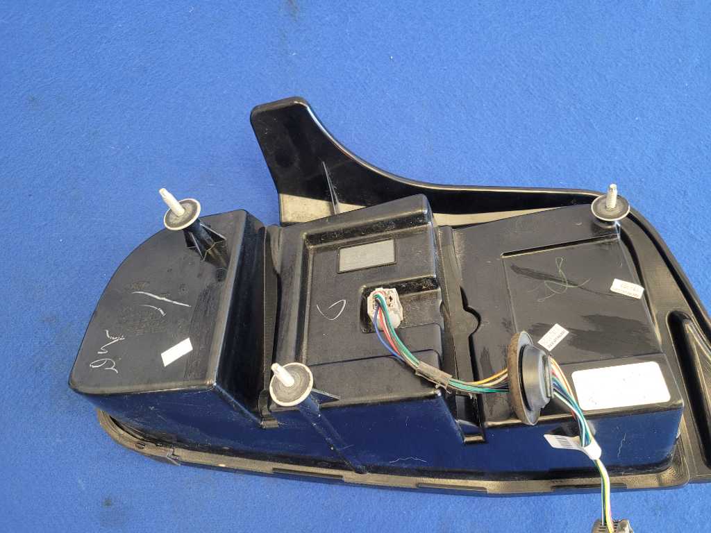 2013-2014 Ford Mustang Passenger RH Taillight Lamp Brake Lens Light 2633 - The Parts Farm