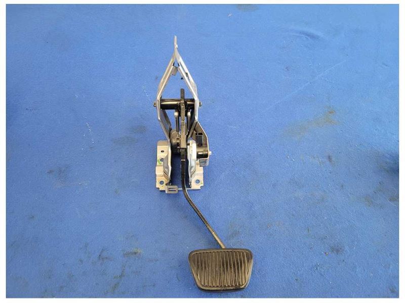 2010-2015 Chevrolet Camaro SS 6.2L Auto Brake Pedal Assembly Cage Box 2608 - The Parts Farm