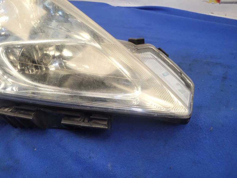 2011-2012 Nissan Leaf Passenger Front Headlight Lamp Light *Broken Tabs* 1856 - The Parts Farm
