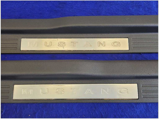 2005-2009 Ford Mustang GT 4.6L Pair Door Scuff Sill Plates Panels Trim 2723