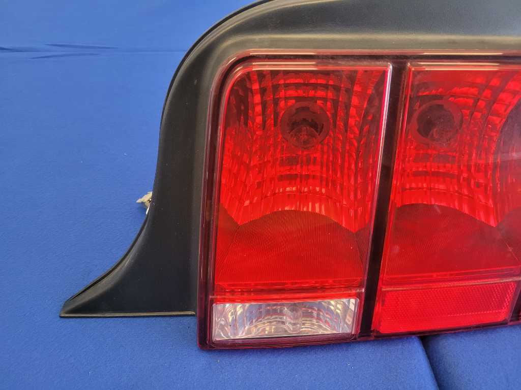 2005-2009 Ford Mustang GT 4.6L Passenger Rear Taillight Lamp Light Brake 2645 - The Parts Farm