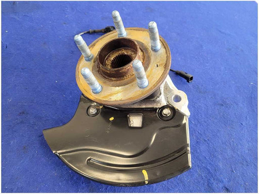 2010-2015 Chevrolet Camaro ZL1 SS Driver LH Front Spindle Hub Knuckle Dust 2775