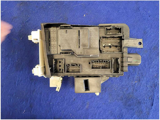 2012 Ford Mustang GT S197 Body Control Module BCM Manual Trans Fuse 2795
