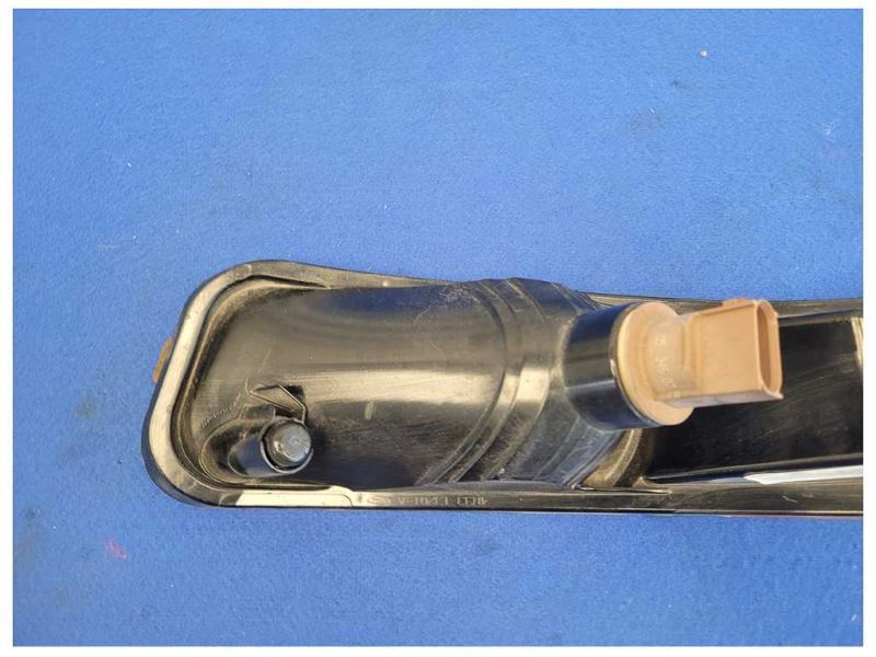 2005-2009 Ford Mustang GT Front Driver LH Turn Signal Parking Lamp 2600 - The Parts Farm