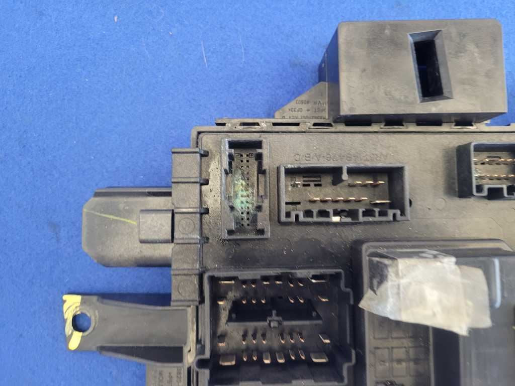 2013 Ford Mustang GT500 Coupe Smart Box Passenger Fuse Junction 2634 - The Parts Farm