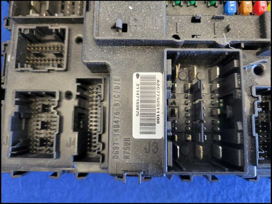 2021 Ford Mustang GT S550 Body Control Module BCM Smart Box Fuse Power 2691