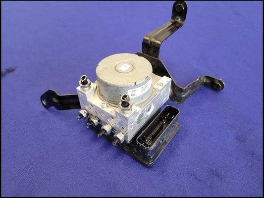 2019 Ford Mustang GT S550 ABS Module Anti-Lock Brake Module Pump 2695