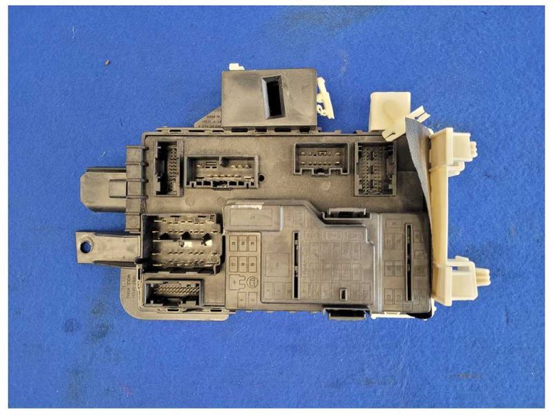 2014 Ford Mustang GT 5.0L S197 Coupe Body Control Module BCM Smart Box 2613 - The Parts Farm
