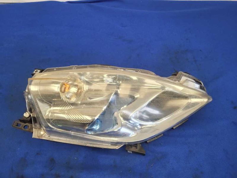 2011-2012 Nissan Leaf Passenger Front Headlight Lamp Light *Broken Tabs* 1856 - The Parts Farm
