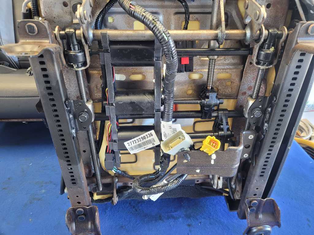 2013-2014 Ford Mustang GT Set Seats Leather Convertible Leather Black 2633 - The Parts Farm