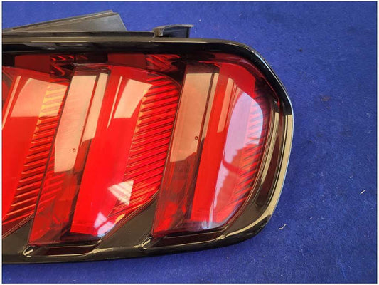 2015-2017 Ford Mustang GT S550 Passenger Rear Taillight Light Lamp Brake 2777