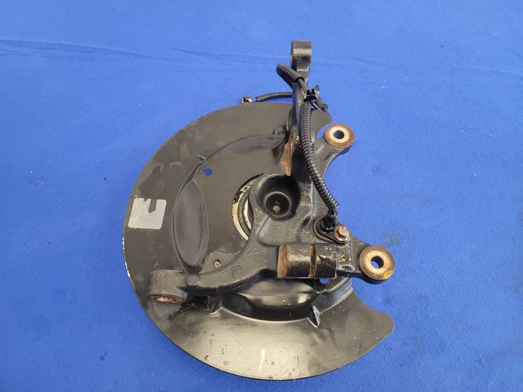 2005-2010 Ford Mustang GT Passenger RH Front Spindle Knuckle Hub 2653 - The Parts Farm