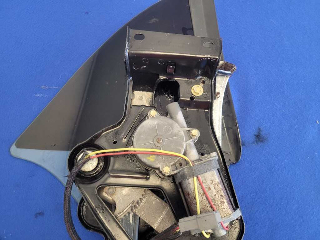 1994-2000 Ford Mustang GT Convertible Driver LH Quarter Window Glass Motor 2631 - The Parts Farm