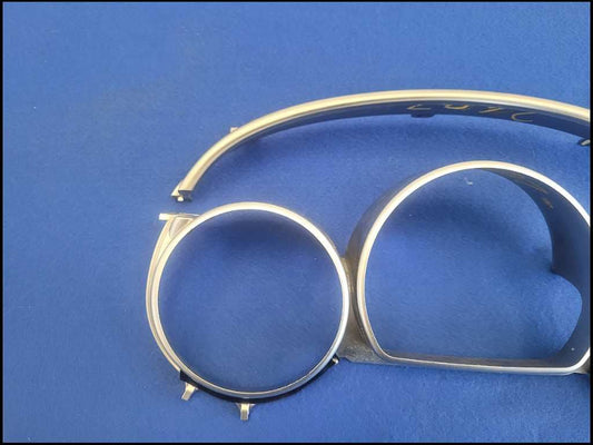 2003-2006 Chevrolet SSR Pickup Truck Front Bezel Gauge Cluster Surround 2687