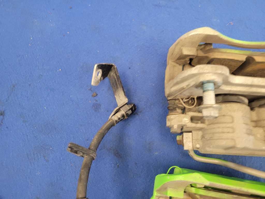 2011-2014 Ford Mustang GT Pair Front Brembo Brakes Calipers Pads Hoses 2633 - The Parts Farm