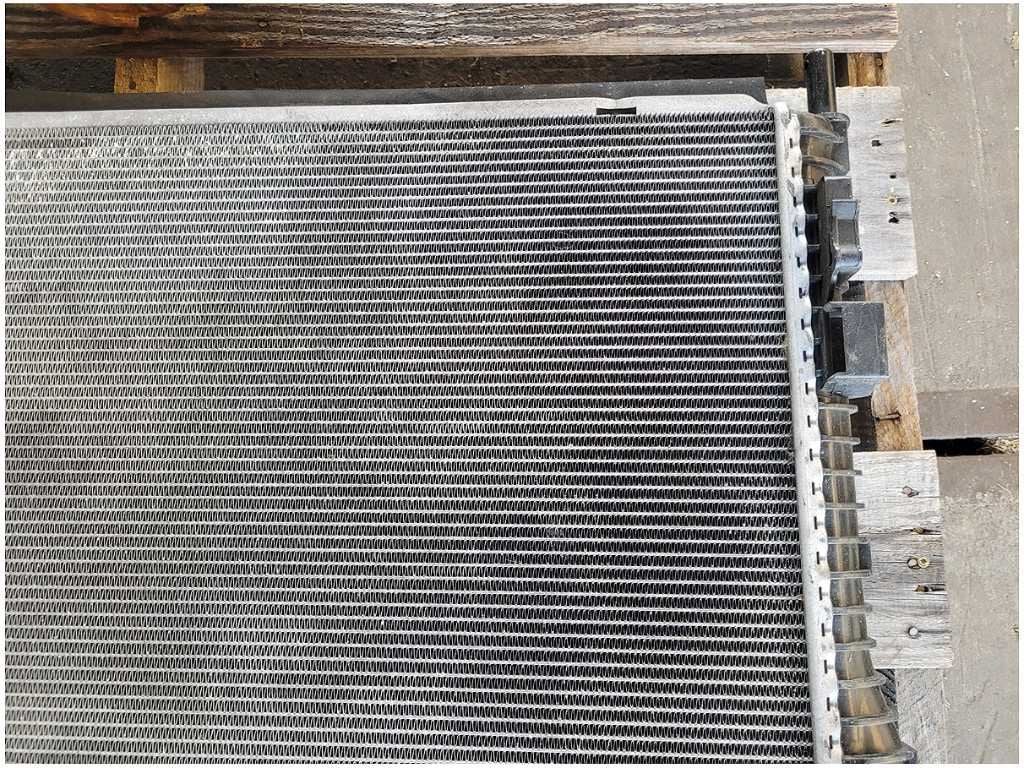 45300405