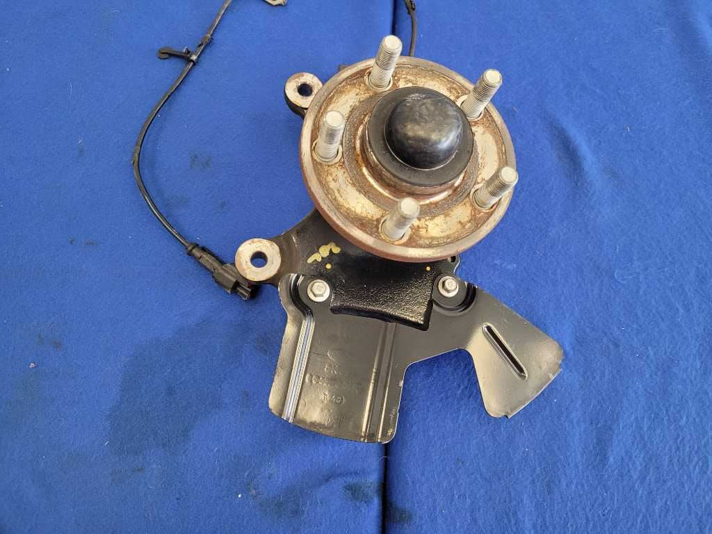 2015-2017 Ford Mustang GT S550 Passenger Front PP1 Spindle Knuckle Hub 2643 - The Parts Farm