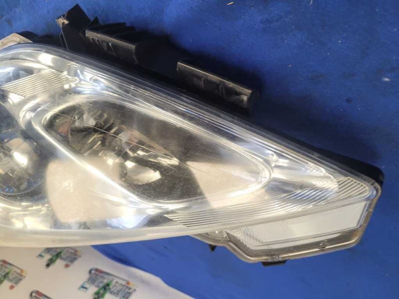 2011-2012 Nissan Leaf Driver Left Front Headlight Lamp *Broke Tabs* 1856 - The Parts Farm
