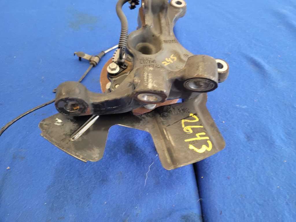2015-2017 Ford Mustang GT S550 Passenger Front PP1 Spindle Knuckle Hub 2643 - The Parts Farm