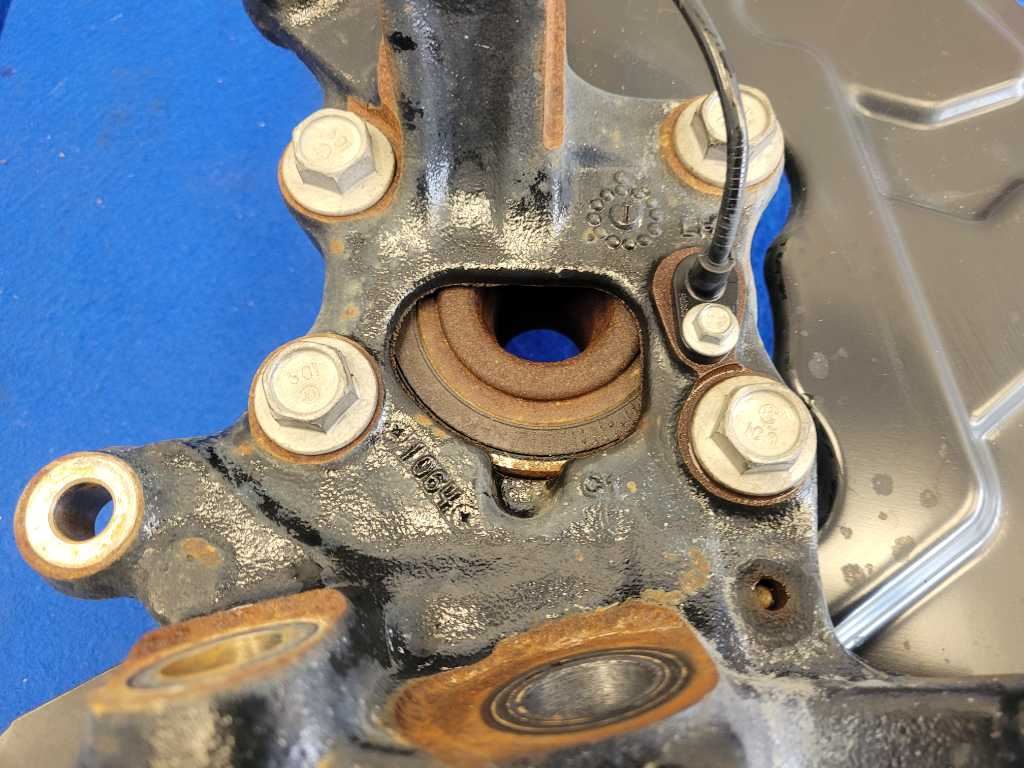 2018-2023 Ford Mustang GT S550 Driver Left Front Spindle Knuckle Hub 2644 - The Parts Farm