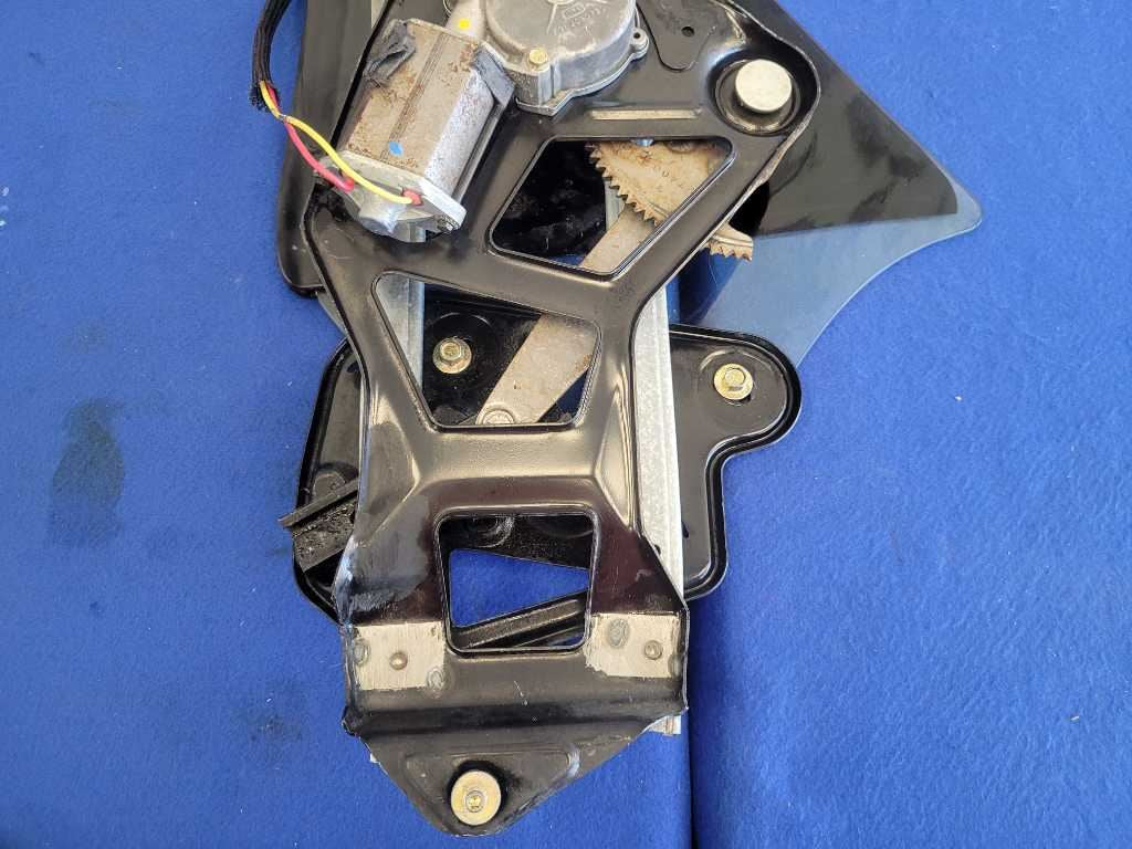 1994-2000 Ford Mustang GT Passenger Quarter Window Regulator Glass 2631 - The Parts Farm