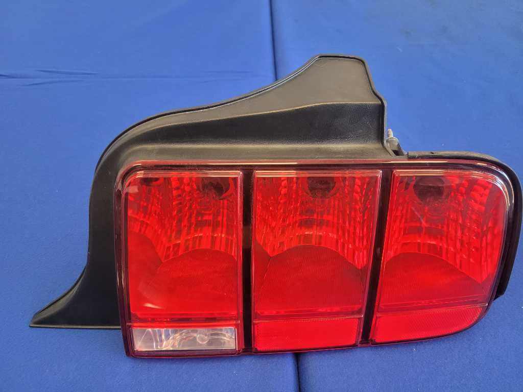 2005-2009 Ford Mustang GT 4.6L Passenger Rear Taillight Lamp Light Brake 2645 - The Parts Farm