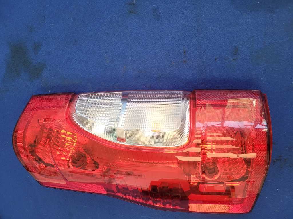 2022 Ford F250SD Pickup Truck Passenger Rear Taillight Lamp Light Lens 2581 - The Parts Farm